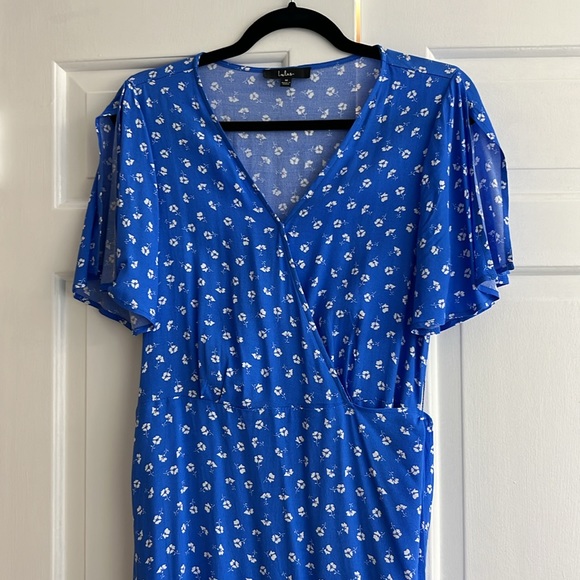 Maretta Blue and White Floral Print Wrap Midi Dress - Picture 5 of 6